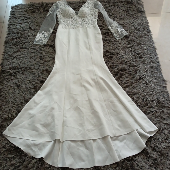 White Lace Wedding Gown - Picture 3 of 9